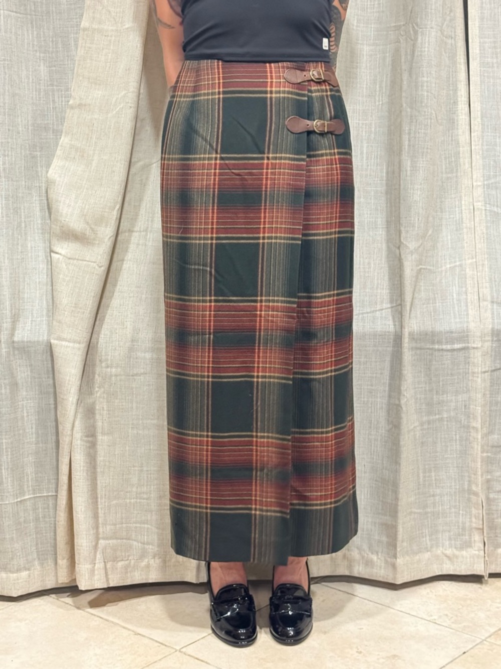 Lauren Ralph Lauren 100% wool plaid wrap skirt leather buckle detail - Picture 2 of 11